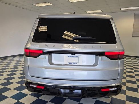 Used 2025 Jeep Wagoneer 4WD image 6
