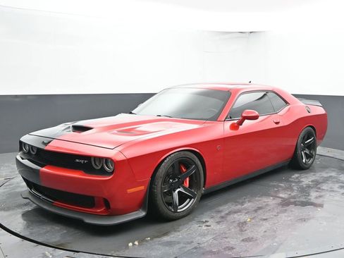 Used 2016 Dodge Challenger SRT Hellcat image 6