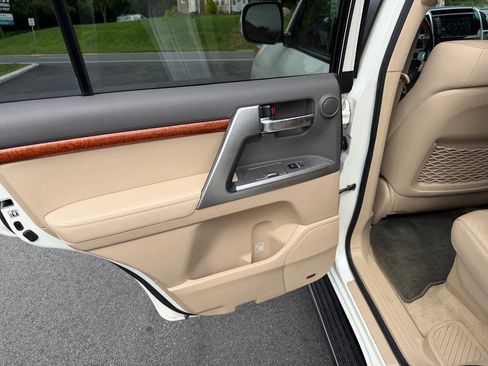 Used 2014 Toyota Land Cruiser AWD/4WD image 13