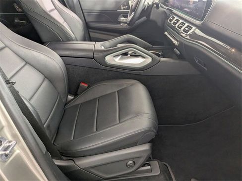 Used 2022 Mercedes-Benz GLS 450 4MATIC image 35