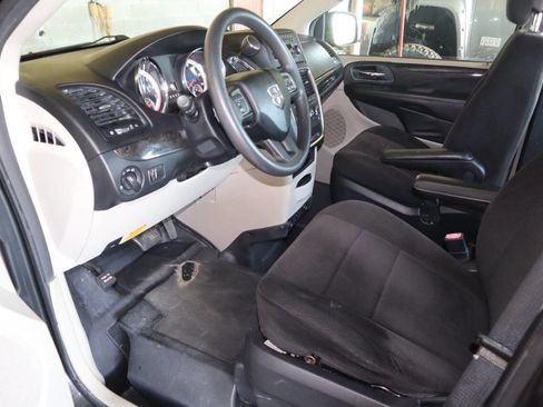 Used 2012 Dodge Grand Caravan American Value Package FWD image 33