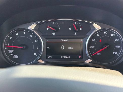 Used 2024 GMC Terrain SLT AWD/4WD image 18