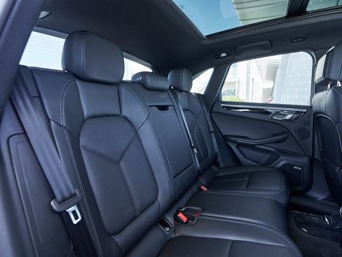 Used 2024 Porsche Macan image 30