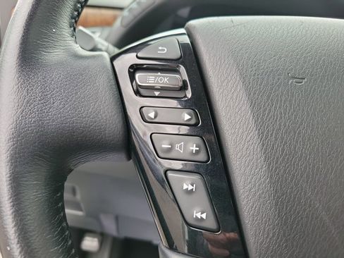 Used 2024 Nissan Armada SL w/ Captain's Chairs Package image 25