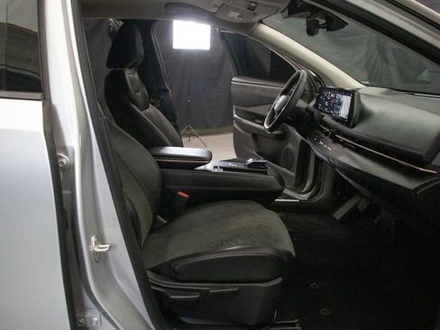 Used 2023 Nissan Ariya AWD image 16
