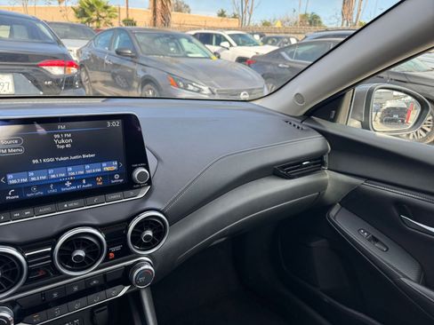 Used 2025 Nissan Sentra SV image 33