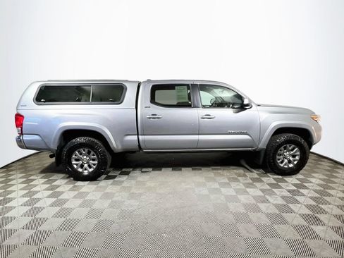Used 2016 Toyota Tacoma SR5 w/ SR5 Appearance Package (SN) AWD/4WD image 8