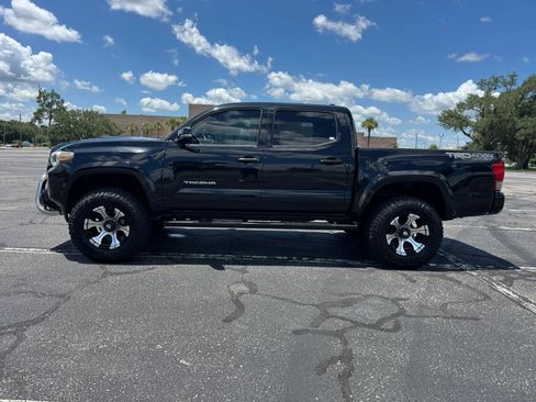 Used 2016 Toyota Tacoma TRD Sport w/ Towing Package AWD/4WD image 9