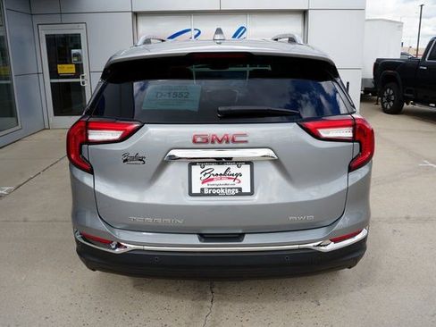 Used 2023 GMC Terrain SLT w/ Tech Package image 34