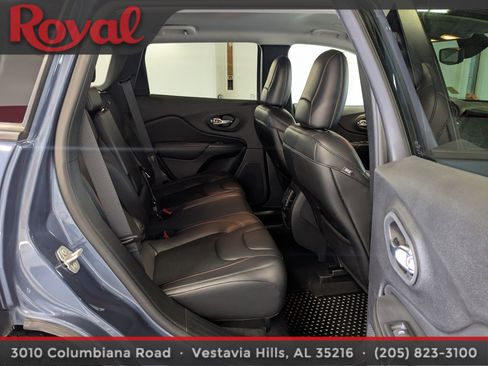 Used 2019 Jeep Cherokee Trailhawk image 10