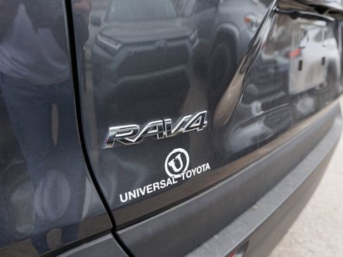 Used 2020 Toyota RAV4 LE image 11