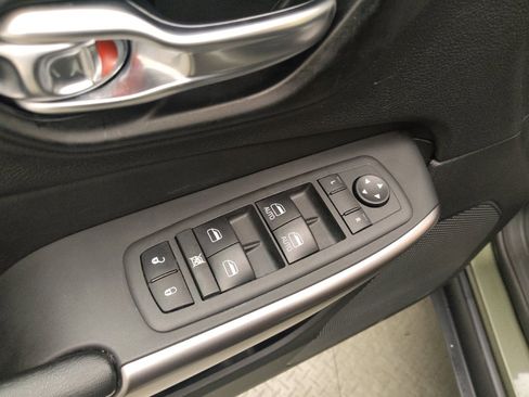 Used 2021 Jeep Cherokee Latitude Lux w/ Comfort/Convenience Group AWD/4WD image 27