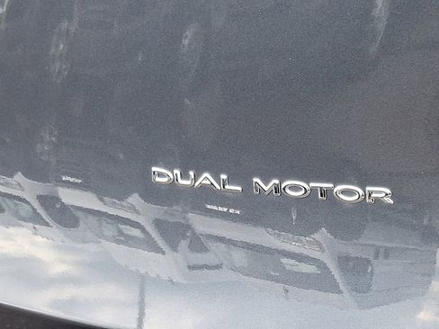 Used 2022 Tesla Model Y Long Range image 31