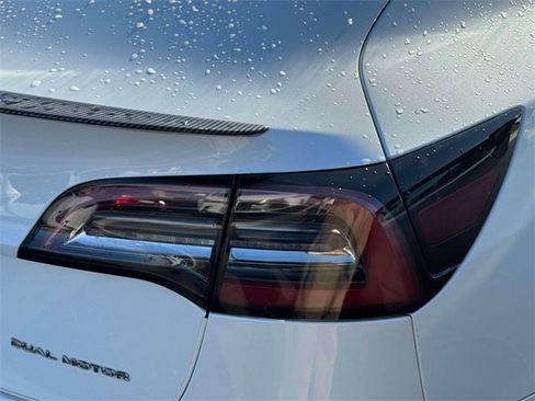 Used 2018 Tesla Model 3 Long Range image 11