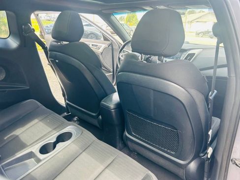 Used 2017 Hyundai Veloster FWD image 28