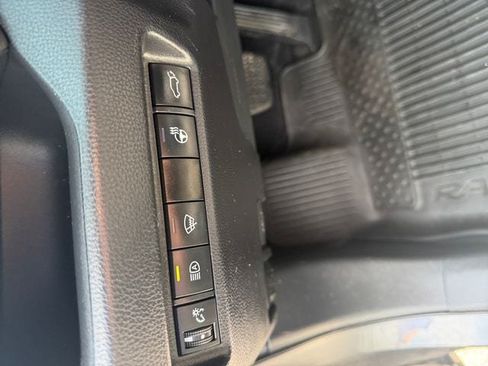 Used 2021 Toyota RAV4 XLE w/ Convenience Package AWD/4WD image 19