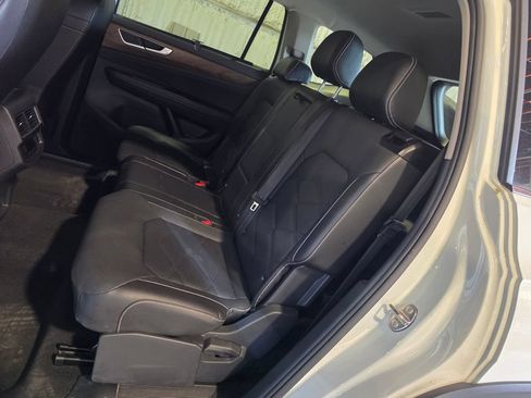 Used 2025 Volkswagen Atlas SE FWD image 7