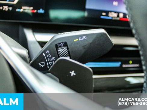 Used 2025 BMW 530i w/ Premium Package image 31