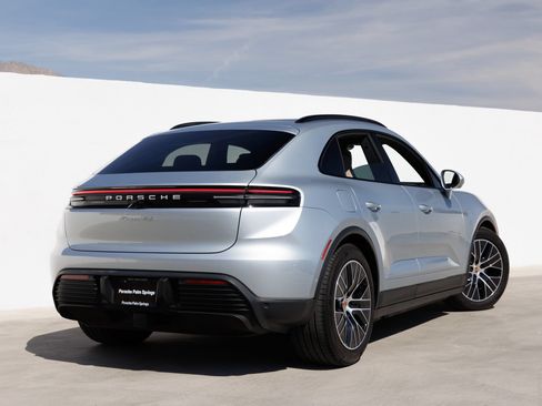 Certified 2025 Porsche Macan 4S Electric AWD/4WD image 7