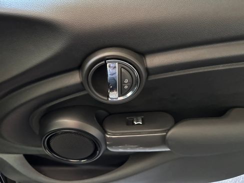 Used 2020 MINI Cooper 4-Door Hardtop FWD image 18