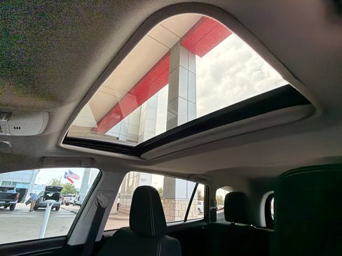 Used 2017 Toyota RAV4 XLE FWD image 21