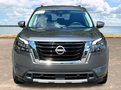 Used 2025 Nissan Pathfinder SL FWD image 2