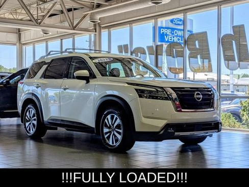 Used 2023 Nissan Pathfinder SL AWD/4WD image 2