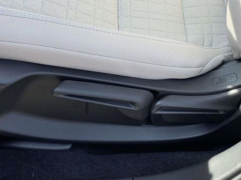 Used 2026 Honda HR-V LX image 18