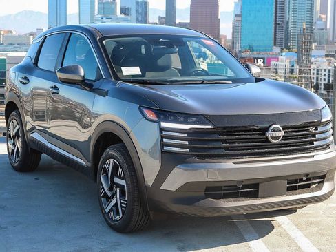 New 2025 Nissan Kicks SV FWD image 3