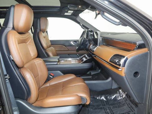 Used 2023 Lincoln Navigator Reserve image 14