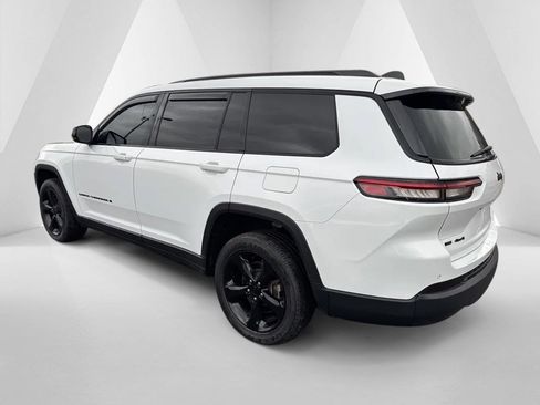 Used 2022 Jeep Grand Cherokee L Laredo image 5