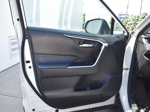 Used 2021 Toyota RAV4 XLE AWD/4WD image 8