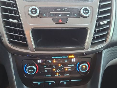 Used 2022 Ford Transit Connect XLT image 21