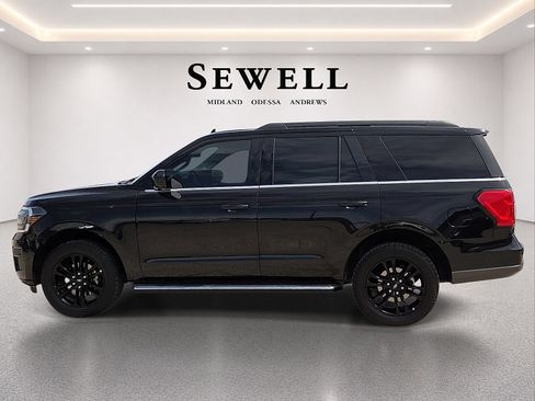 Used 2022 Ford Expedition XLT AWD/4WD image 2