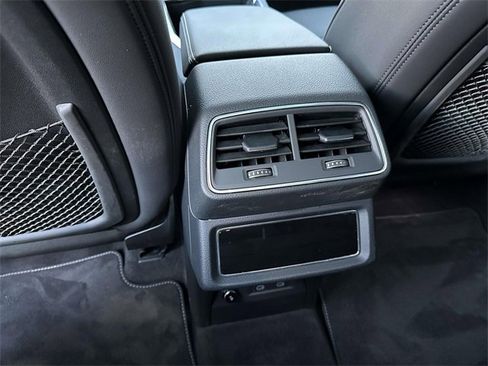 Used 2024 Audi Q8 e-tron Premium Plus w/ Premium Plus Package image 15