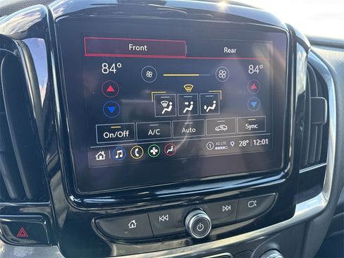Used 2023 Chevrolet Traverse LT image 19