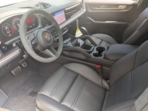 New 2025 Porsche Cayenne GTS image 4