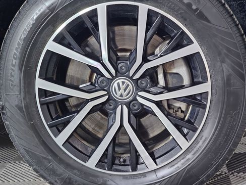 Used 2021 Volkswagen Tiguan S image 8