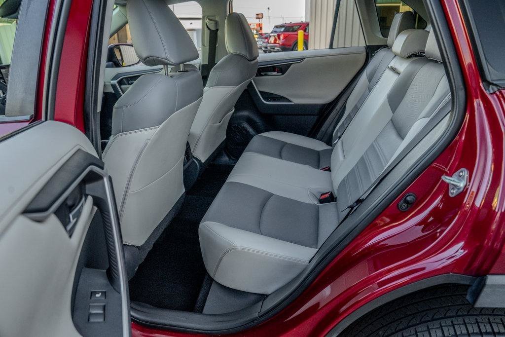 Used 2019 Toyota RAV4 Limited AWD/4WD image 16