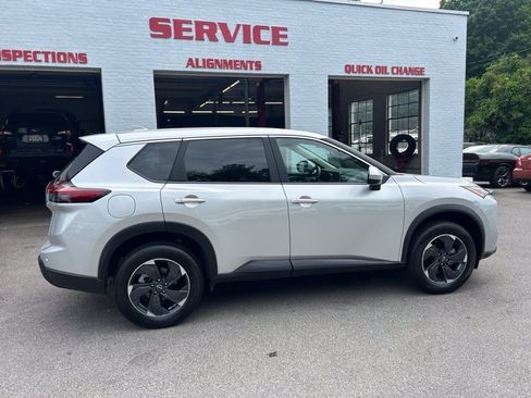 Used 2025 Nissan Rogue SV AWD/4WD image 1