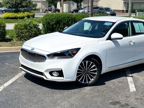 Used 2017 Kia Cadenza Premium FWD image 3