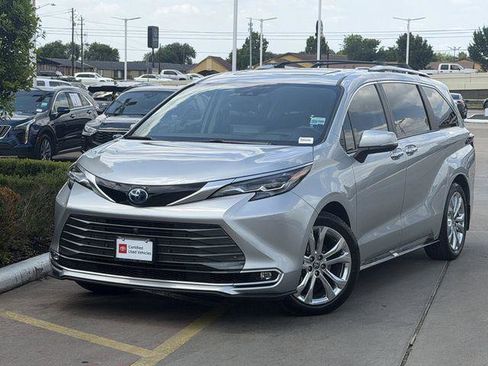 Certified 2024 Toyota Sienna Platinum FWD image 2
