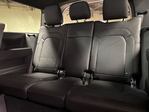 Used 2023 Land Rover Defender 130 S image 30