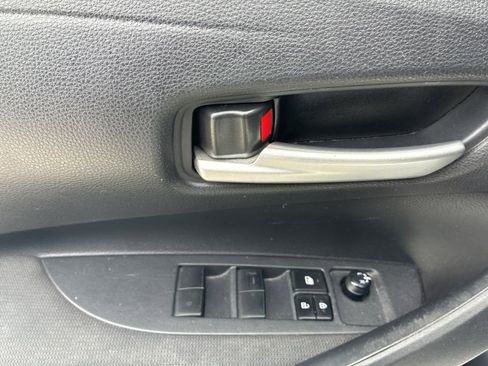 Used 2020 Toyota Corolla LE FWD image 15