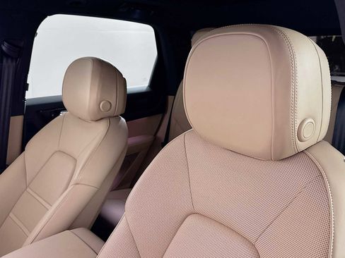 Used 2023 Porsche Cayenne image 44