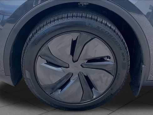 Used 2026 Tesla Model Y 2WD image 9