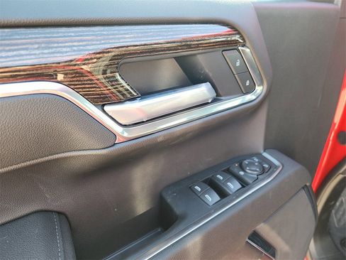 New 2026 GMC Sierra 1500 SLE w/ Preferred Package image 15