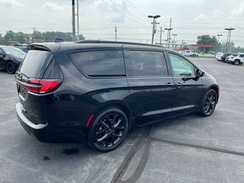 Used 2025 Chrysler Pacifica Limited FWD image 33