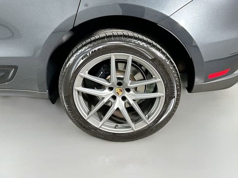 Certified 2026 Porsche Macan AWD/4WD image 31
