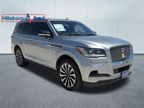 Used 2024 Lincoln Navigator Reserve AWD/4WD image 4